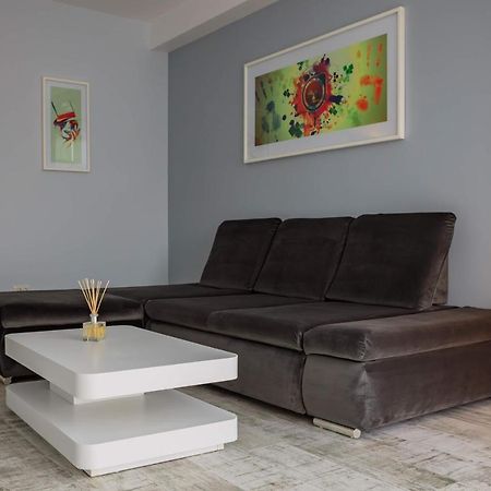 Central Bliss Apartamento Suceava Exterior foto