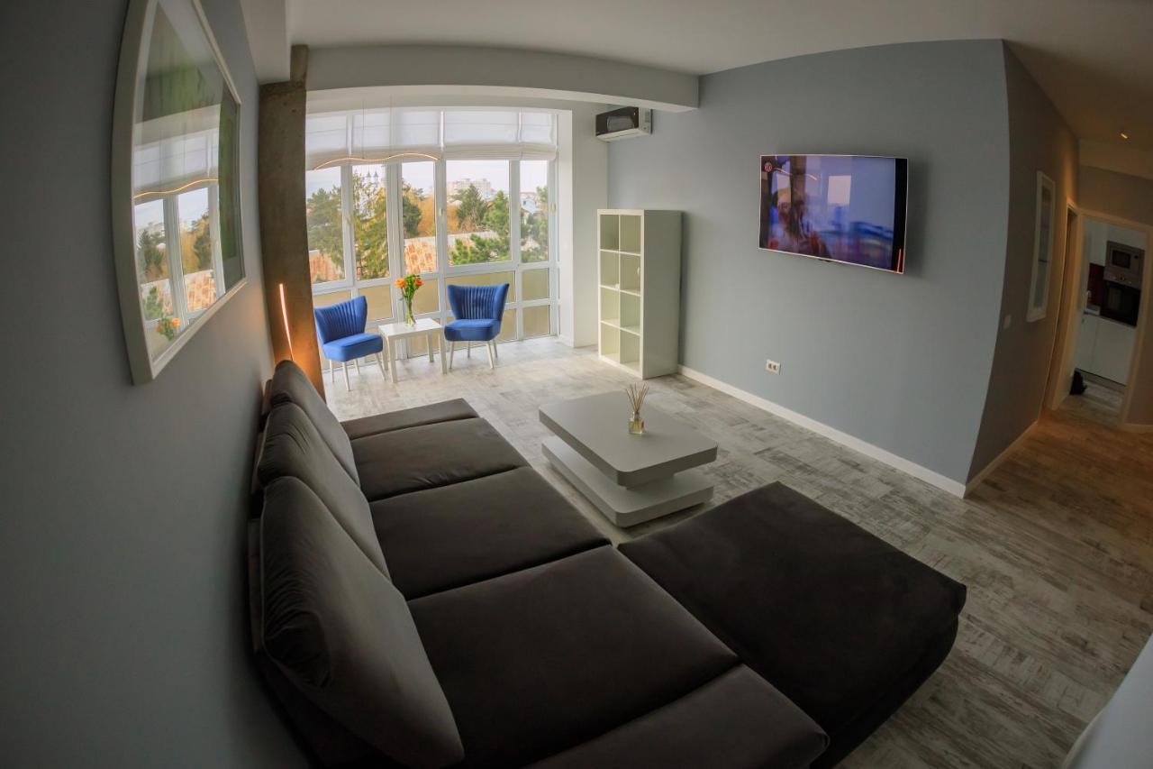 Central Bliss Apartamento Suceava Exterior foto