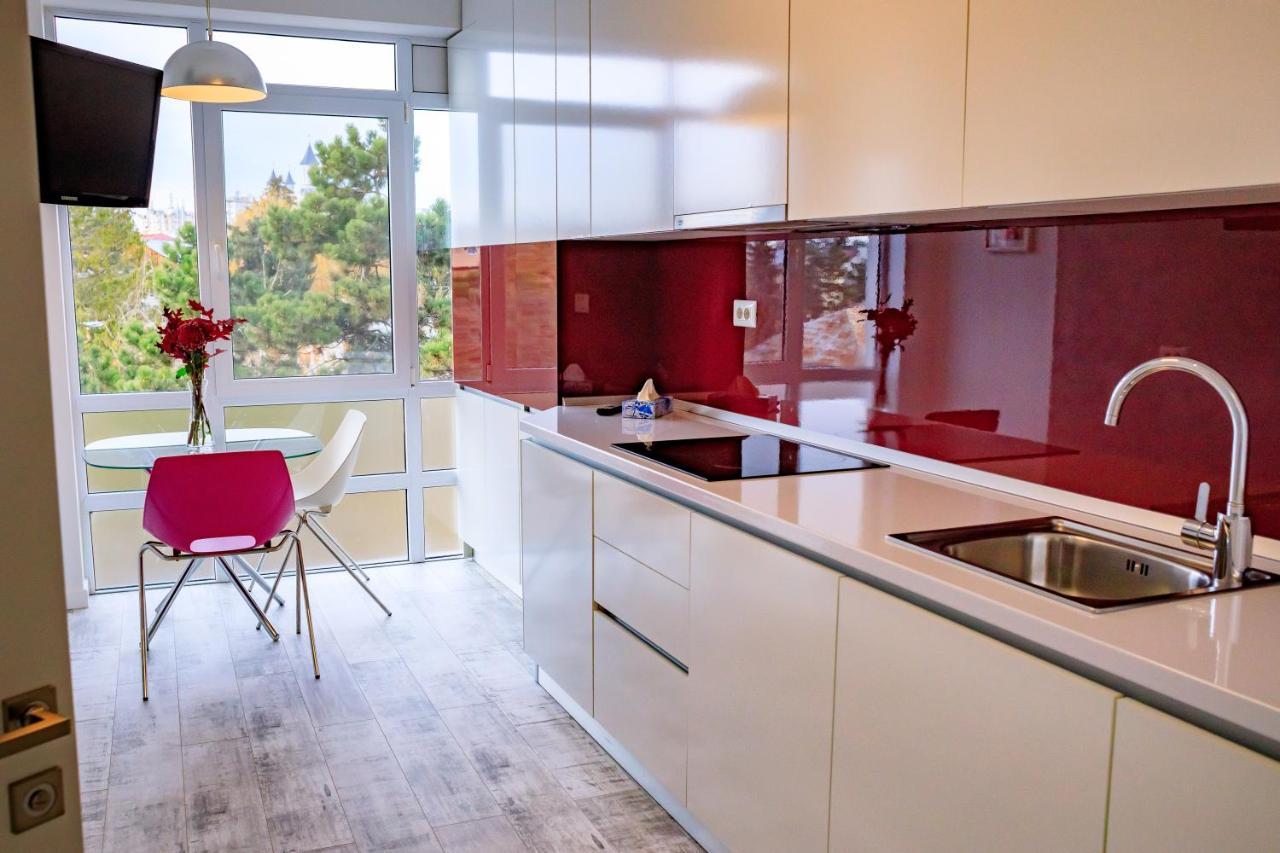Central Bliss Apartamento Suceava Exterior foto