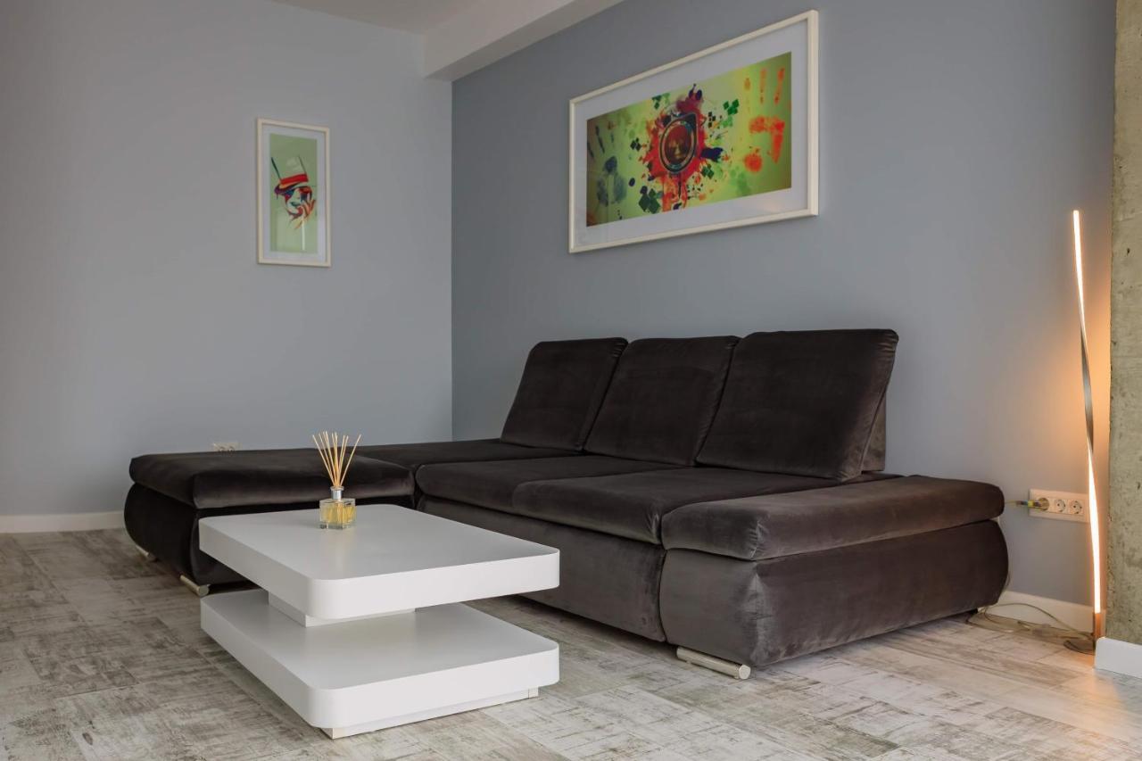 Central Bliss Apartamento Suceava Exterior foto
