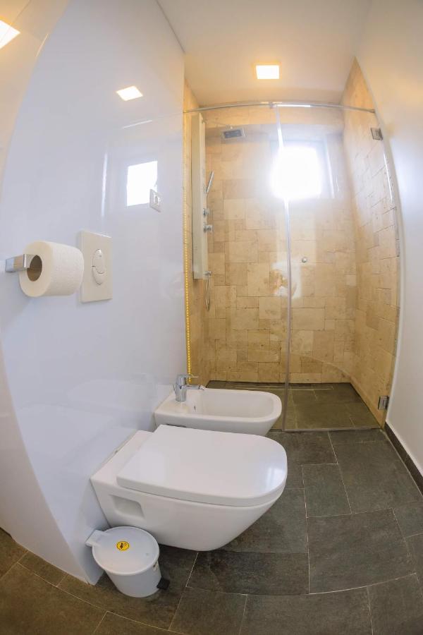 Central Bliss Apartamento Suceava Exterior foto