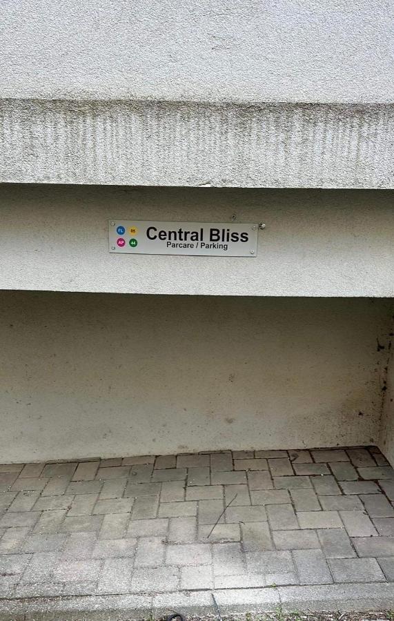 Central Bliss Apartamento Suceava Exterior foto